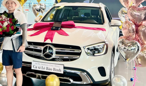 Ca sĩ Lê Bảo Bình tậu Mercedes-Benz GLC 200 sau khi đã "trên tay" nhiều siêu xe đắt tiền