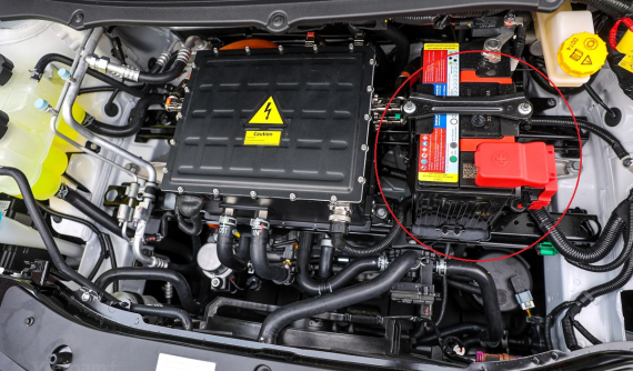 Đây là lý do vì sao ô tô điện như VinFast VF e34 vẫn cần ắc quy 12V