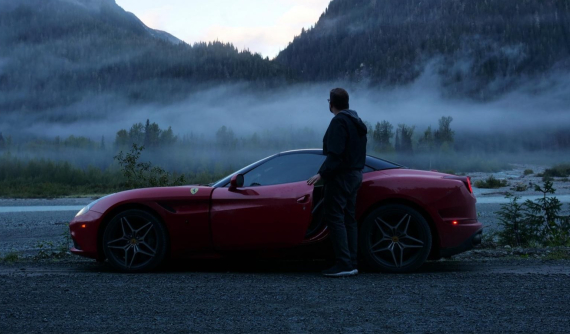 Bất chấp giá xăng tăng cao, người đàn ông này vẫn đi "phượt" xuyên quốc gia bằng siêu xe Ferrari California T