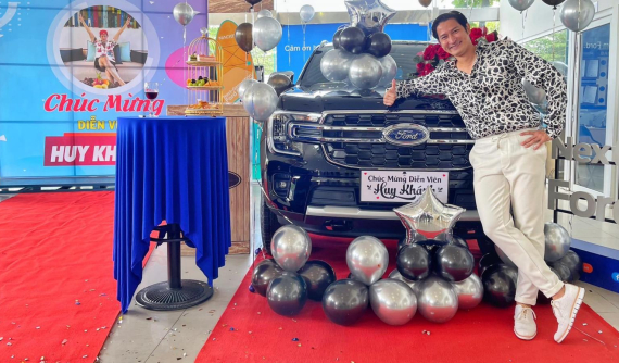 Diễn viên Huy Khánh tậu SUV 7 chỗ Ford Everest 2022 đang "hot" với giá "lạc" gần trăm triệu đồng