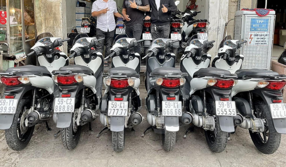 Choáng với dàn xe Honda SH150i nhập Ý đeo biển ngũ quý từ 4 đến 9 rước dâu tại Sài thành