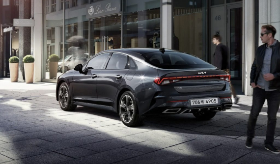 Khách hàng mua ô tô Hyundai và Kia bức xúc vì phải chờ 30 tháng mới được giao xe