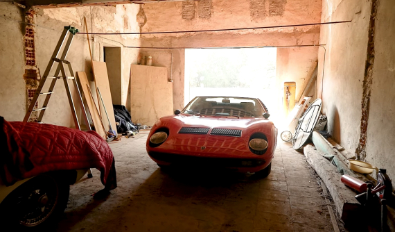 Siêu xe Lamborghini Miura bị bỏ không trong gara lên đường tìm chủ mới