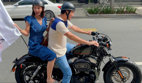 6 năm chăm chỉ thả thính, Tiến Luật đã được Thu Trang đền đáp bằng chiếc Harley-Davidson 48 hơn nửa tỷ đồng