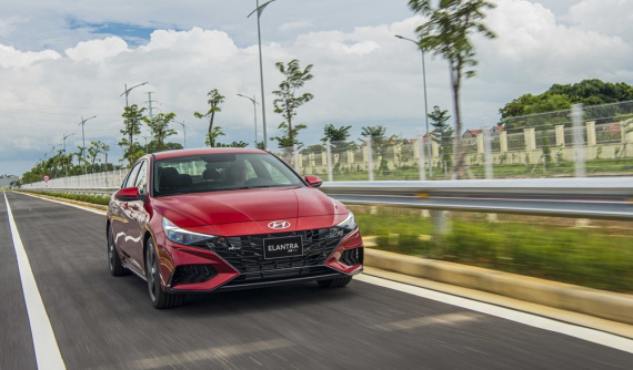 Hyundai Elantra 2025: Giá xe Hyundai Elantra và khuyến mãi mới nhất