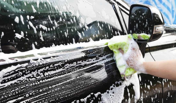 Tác hại của việc dùng nước rửa chén để rửa xe ô tô