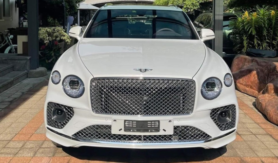 Bentley triệu hồi hơn 3.000 xe Bentayga do lỗi camera lùi