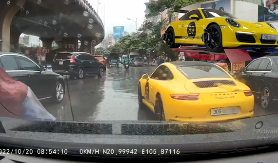 Những món đồ chơi gần 3 tỷ đồng trên xe Porsche 911 Carrera nổi tiếng nhất Hà Nội gần đây có gì hot?