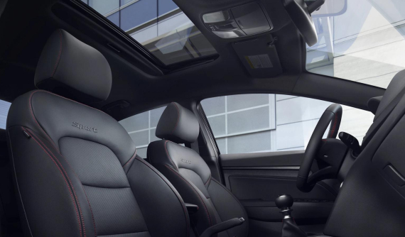 Có nên chi hàng chục triệu đồng để độ thêm cửa sổ trời cho ô tô?