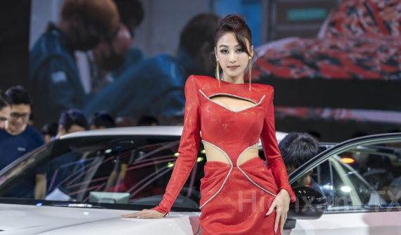 Ngắm nhìn dàn chân dài "cực phẩm" tại triển lãm VMS 2022