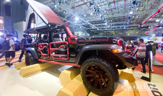 Cận cảnh Jeep Gladiator bản độ quân đội, muốn dã ngoại chỉ cần tung lều qua đêm