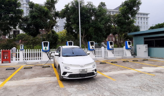 Hành trình chinh phục Tây Bắc "căng như dây đàn" cùng VinFast VF e34 của gia đình 5 người