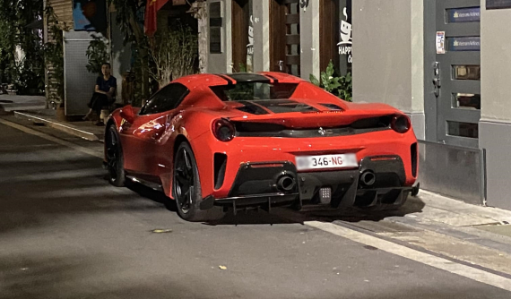 Ferrari 488 Pista Spider mới gây tai nạn chết người có giá ra sao?