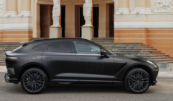 Cận cảnh Aston Martin DBX 707 với màu đen huyền bí của "vua cà phê" Việt Nam, 1 chi tiết cá nhân hóa của chủ xe