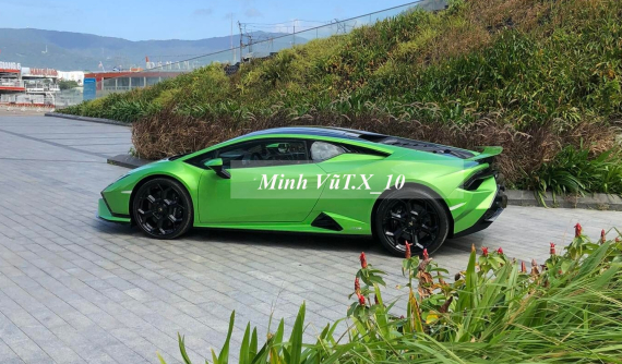 Tóm gọn siêu xe Lamborghini Huracan Tecnica đầu tiên về Việt Nam khi đang chụp ảnh ở Đà Nẵng