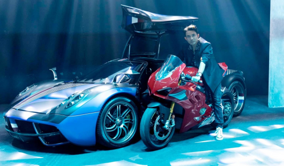 Minh "Nhựa" khoe Ducati Panigale V4 S và Pagani Huayra hơn 80 tỷ khiến dân tình phát sốt