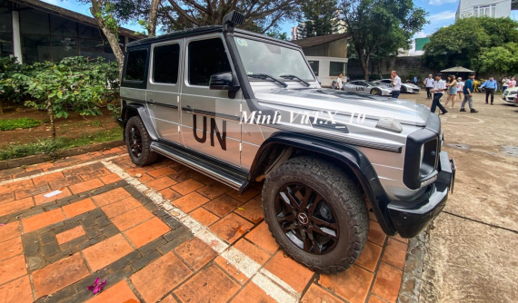 Diện kiến Mercedes-Benz G-Class tìm mỏi mắt chưa thấy xe thứ 2 tại Việt Nam, độc và lạ không thua gì dàn Ferrari hiếu chiến