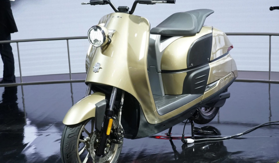Ra mắt MV Agusta Ampelio - xe máy điện có thể đổi pin, phát triển cùng Kymco