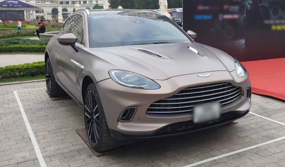 Aston Martin DBX màu đồng Satin Solar giờ đang ở đâu?