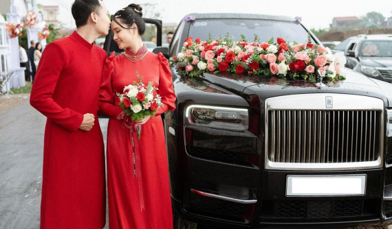 "Viên kim cương" Rolls-Royce Cullinan làm xe hoa trong đám cưới ở Hưng Yên