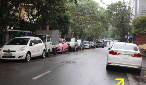 Có được dừng, đỗ trên vạch liền trắng kẻ sát vỉa hè không?