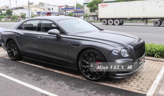 Cận cảnh Bentley Flying Spur V8 có tùy chọn hơn 9 tỷ đồng, bằng giá xe Lexus LX600 VIP 2022