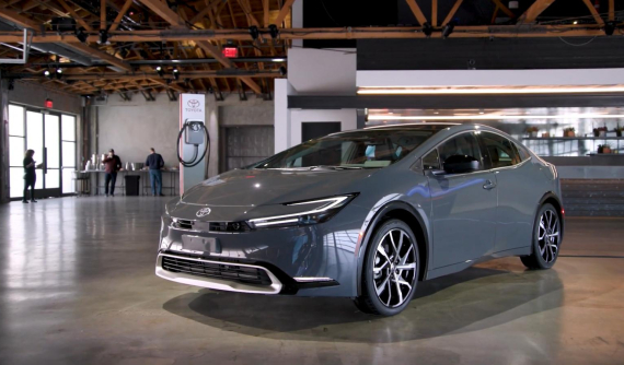 Toyota Prius 2023 chính thức ra mắt tại Mỹ với kiểu dáng bóng bẩy, công suất lên tới 220 mã lực