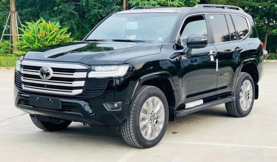 Toyota Land Cruiser 300 2023 bắt đầu về đại lý với mức “lạc” gần 2 tỷ đồng nếu muốn nhận xe ngay