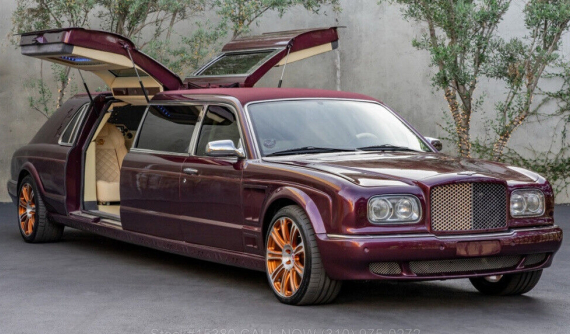 Xe Bentley Arnage phiên bản Limousine có cửa cánh chim trông ra sao?