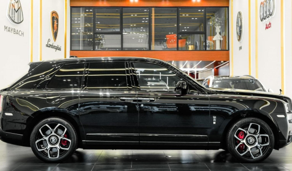 Rolls-Royce Cullinan Black Badge từng được "chị ông địa" Thu Trang khoe sở hữu đang rao bán lại hơn 39 tỷ đồng