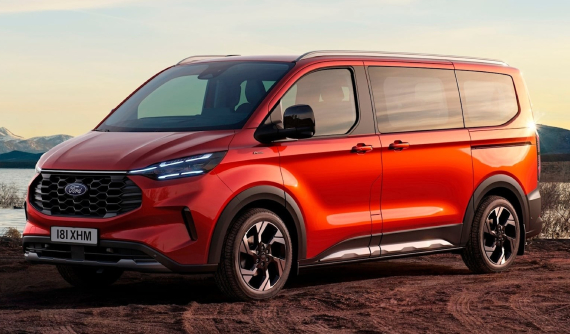 MPV cỡ lớn Ford Tourneo Custom 2023 trình làng với 3 động cơ, nội thất linh hoạt và vô lăng gập độc đáo