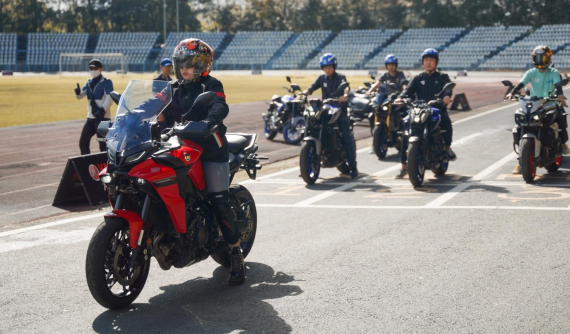 Giới trẻ ở miền Tây thích thú trải nghiệm dàn xe Yamaha đủ phiên bản