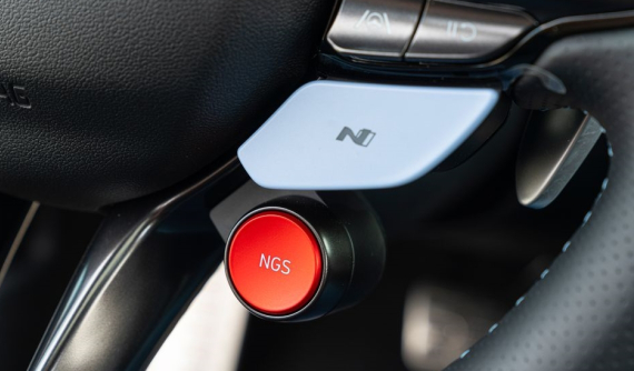 Khám phá nút màu đỏ NGS trên Hyundai Elantra N 2023 đã về Việt Nam: Có dính ghế, vọt đi như tên lửa như phim?
