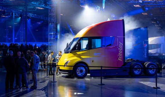 Xe đầu kéo thuần điện Tesla Semi chính thức trình làng sau 5 năm ra mắt phiên bản concept