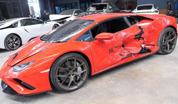 Tiền sửa chiếc Lamborghini Huracan bị tông ngang sườn này đủ để mua Toyota Camry mới