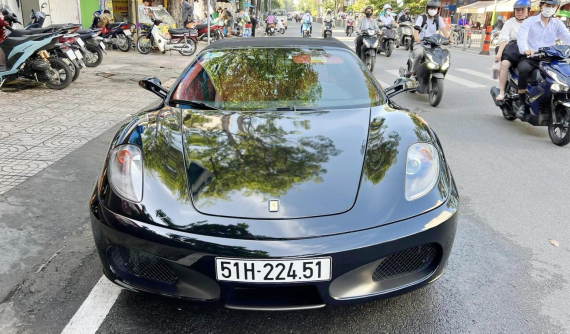"Đàn ngựa" của ông Đặng Lê Nguyên Vũ xuất hiện thêm chiếc Ferrari F430 Spider thứ 2, màu áo thể hiện phong cách mới