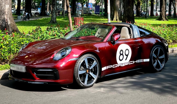Porsche 911 Targa 4S Heritage Design siêu hiếm tại Việt Nam đang được rao bán bao nhiêu?