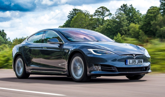 Xe Tesla chết máy giữa cao tốc và điểm yếu chí tử của xe điện