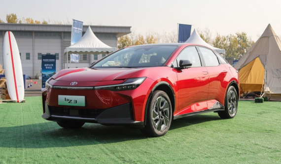 Dùng pin của hãng xe Trung Quốc BYD, Toyota bZ3 2023 có giá rẻ hơn cả VinFast VF e34 tại Việt Nam