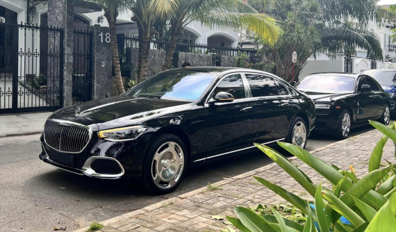 Dàn xe màu đen đầy quyền lực của Minh "Nhựa": 2 xe biển siêu đẹp, chiếc còn lại chờ ngày bấm số ngẫu nhiên