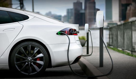 Video: Chủ xe ngao ngán vì chiếc Tesla không thể kết nối được với bộ sạc do nhiệt độ quá lạnh