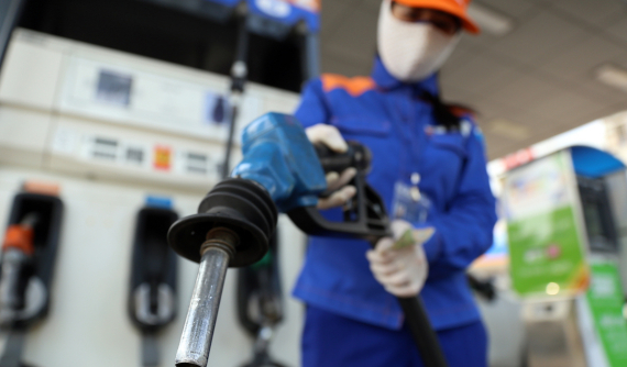 Từ ngày 1/1/2023, xăng sẽ chịu thuế môi trường 2.000 đồng/lít