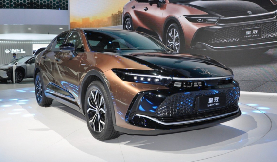 Toyota Crown SportCross 2023 được mở bán tại thị trường hàng xóm của Việt Nam, giá từ 1,26 tỷ đồng