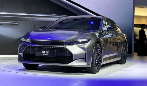 Sau Nhật Bản, thế hệ mới của "xe bộ trưởng" Toyota Crown Sedan cập bến thị trường sát với Việt Nam