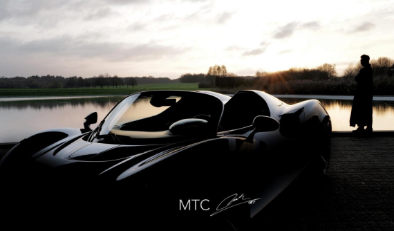 Địa điểm mà Minh "Nhựa"chụp cùng siêu phẩm McLaren Elva là ở đâu? Quà sinh nhật to bự khi bước sang tuổi 40