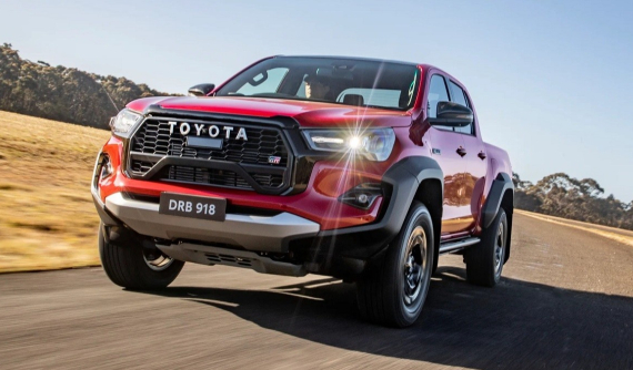 Toyota Hilux GR Sport 2023 trình làng, sẵn sàng "ăn miếng trả miếng" với Ford Ranger Raptor