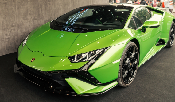 Siêu xe Lamborghini mới trưng bày ở Hà Nội là phiên bản Huracan thứ mấy xuất hiện tại Việt Nam?