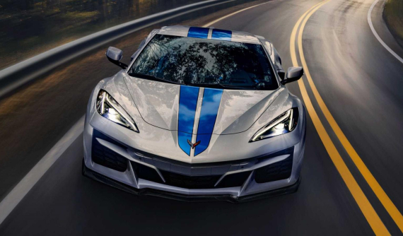 Chevrolet Corvette E-Ray 2024 chính thức ra mắt, phả hơi nóng lên Porsche 911 Turbo
