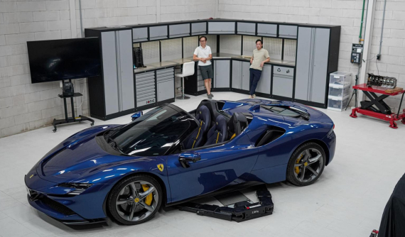 Bắt trend đăng kiểm nhạy bén như Cường "Đô-la", mở garage chuyên chăm sóc xe và còn kiêm về "zin"