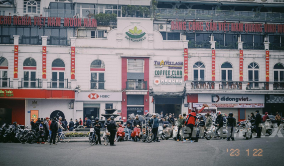 Dàn xe "tân cổ giao duyên" lại tụ họp nhân dịp đầu năm mới Quý Mão